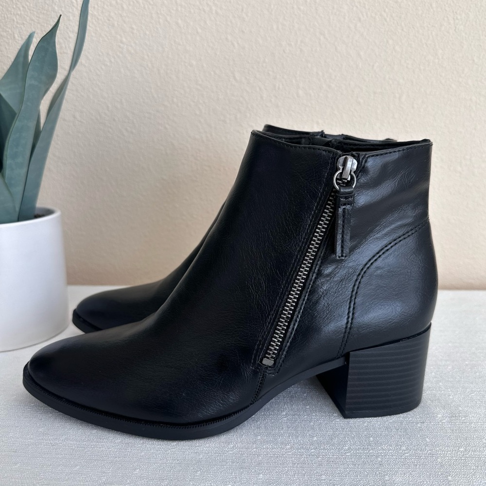 Life Stride Dynasty Black Faux Leather Side Zip Heeled Ankle Boots Women’s 9.5M
